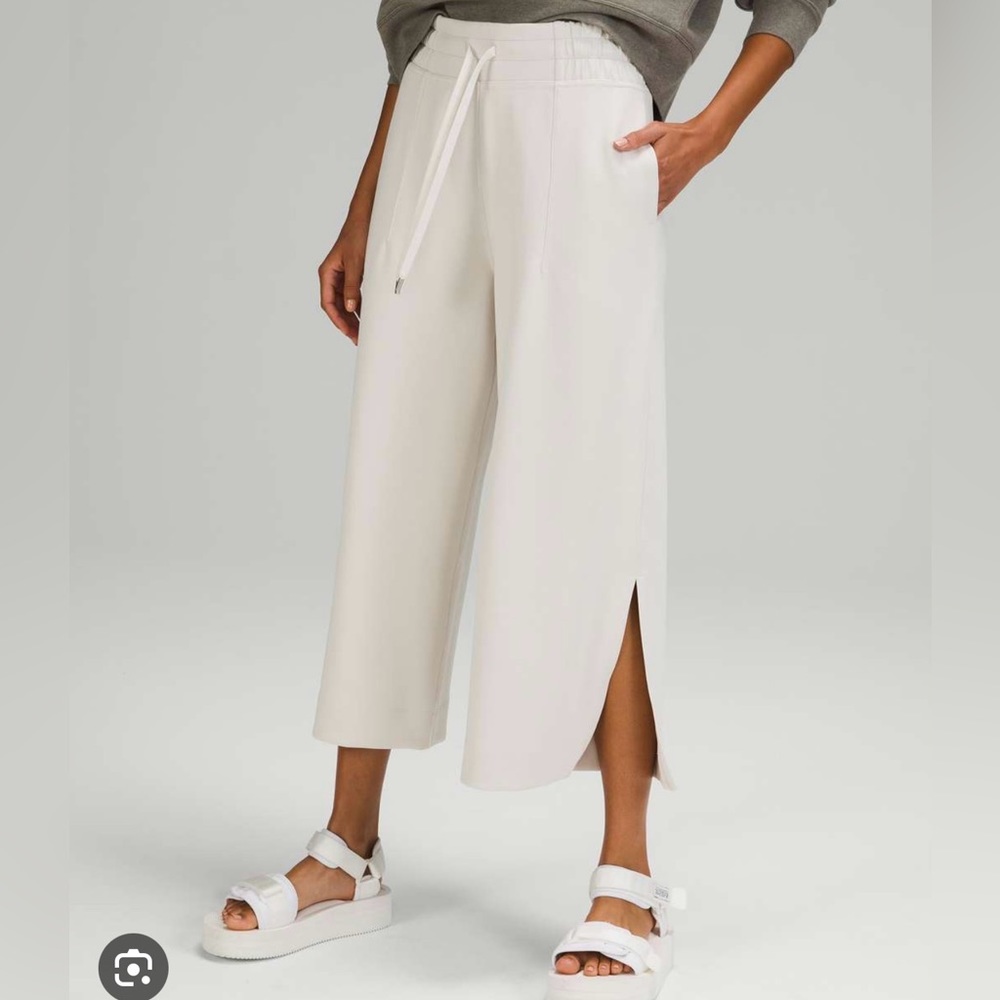 Lululemon Soft Ambitions High Rise Crop *Softstreme
White Opal New with Tags